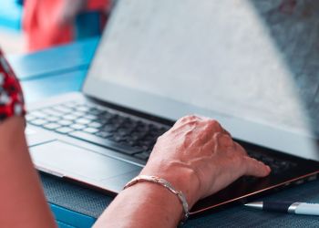 Rzeszowscy licealiści tworzą chatbota dla seniorów 2 - Polskie Radio Rzeszów Rzeszowscy licealiści tworzą chatbota dla seniorów