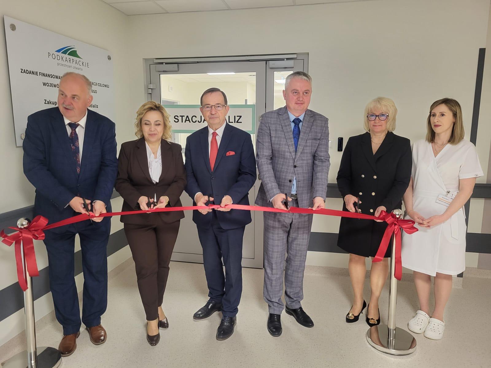 Lepsze warunki dla pacjentów w Przemyślu. Szpital uruchomił nową stację dializ 2 - Polskie Radio Rzeszów Lepsze warunki dla pacjentów w Przemyślu. Szpital uruchomił nową stację dializ - Polskie Radio Rzeszów