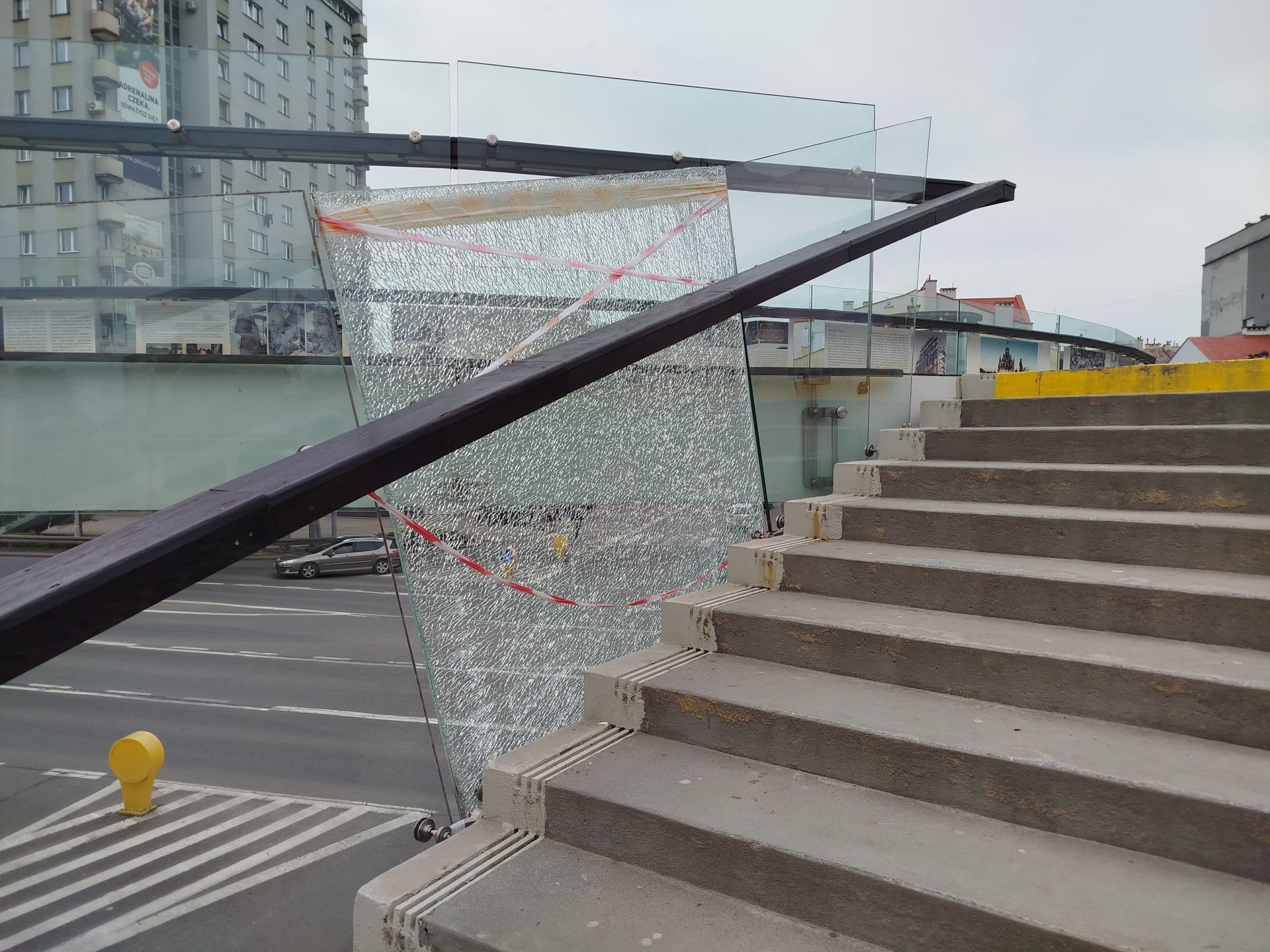 Uszkodzona okrągła kładka w centrum Rzeszowa. Miasto uspokaja przechodniów 3 - Polskie Radio Rzeszów Uszkodzona okrągła kładka w centrum Rzeszowa. Miasto uspokaja przechodniów - Polskie Radio Rzeszów