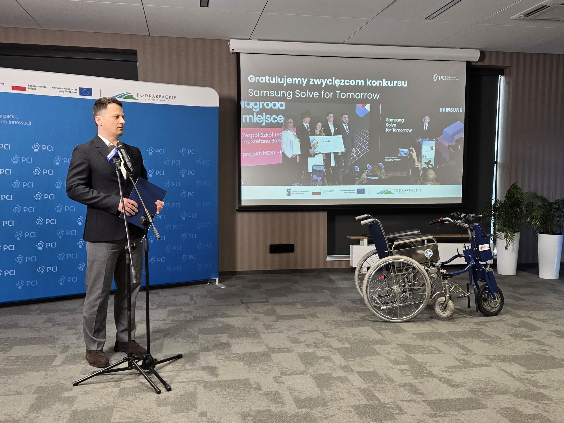 Uczniowie z Jarosławia zwycięzcami w prestiżowym konkursie "Samsung Solve for Tomorrow" - Polskie Radio Rzeszów