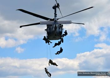 Podkarpaccy kontrterroryści szkolili się z&nbsp;desantu ze&nbsp;śmigłowca Black Hawk