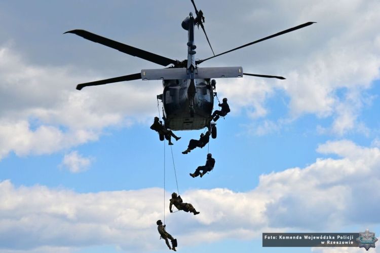 Podkarpaccy kontrterroryści szkolili się z&nbsp;desantu ze&nbsp;śmigłowca Black Hawk