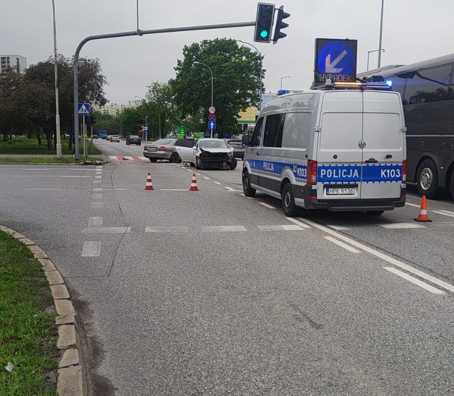 [AKTUALIZACJA] Zderzenie na al. Rejtana w Rzeszowie. Dwie osoby w szpitalu - Polskie Radio Rzeszów
