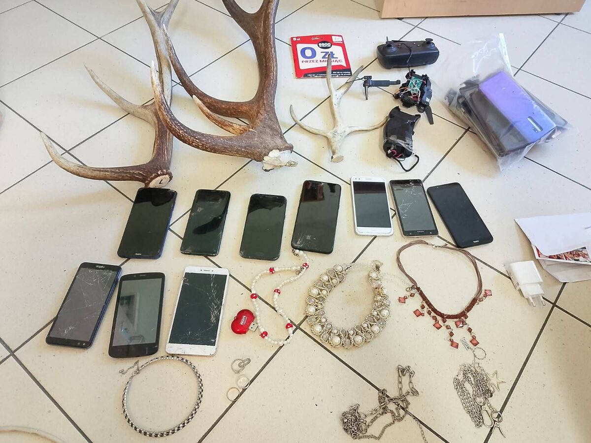 Nożem zastraszył kobietę i okradł jej dom. 28-latek zatrzymany po pościgu 2 - Polskie Radio Rzeszów Nożem zastraszył kobietę i okradł jej dom. 28-latek zatrzymany po pościgu - Polskie Radio Rzeszów