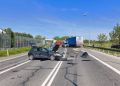 Czołowe zderzenie na&nbsp;obwodnicy Jarosławia. 54-latek trafił do&nbsp;szpitala