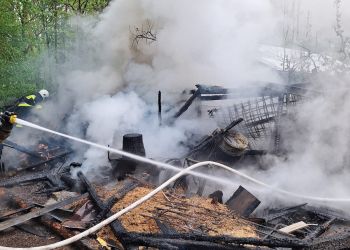 Ogień zniszczył dom i&nbsp;cały dobytek. Strażacy organizują zbiórkę dla poszkodowanej rodziny z&nbsp;Rudki