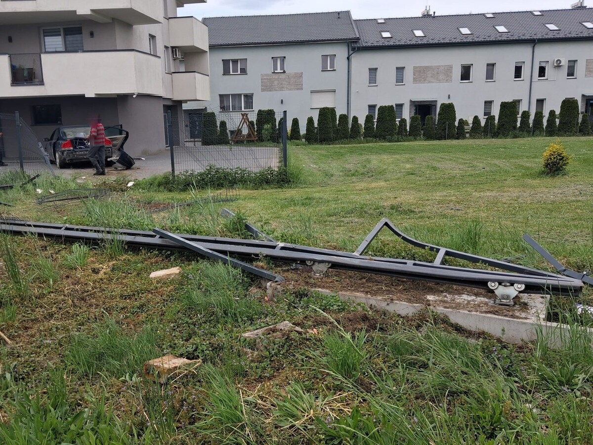 18-latek wjechał autem w ogrodzenie. Stracił prawo jazdy - Polskie Radio Rzeszów