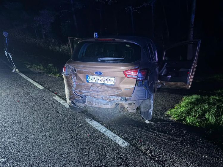 Pijany kierowca bez&nbsp;prawa jazdy doprowadził do&nbsp;zderzenia w&nbsp;Gorzycach. Uciekł do&nbsp;lasu