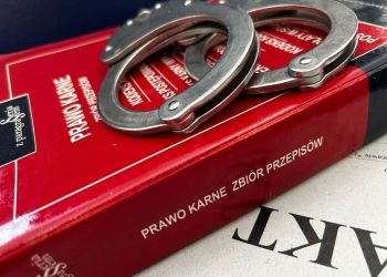 Ukradł alkohol i&nbsp;zaatakował ochroniarza. 21-latek zatrzymany w&nbsp;Stalowej Woli