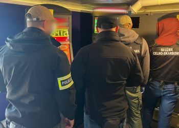 Nielegalne automaty do gier zlikwidowane w Tarnobrzegu. Zabezpieczono maszyny i gotówkę 2 - Polskie Radio Rzeszów Nielegalne automaty do gier zlikwidowane w Tarnobrzegu. Zabezpieczono maszyny i gotówkę