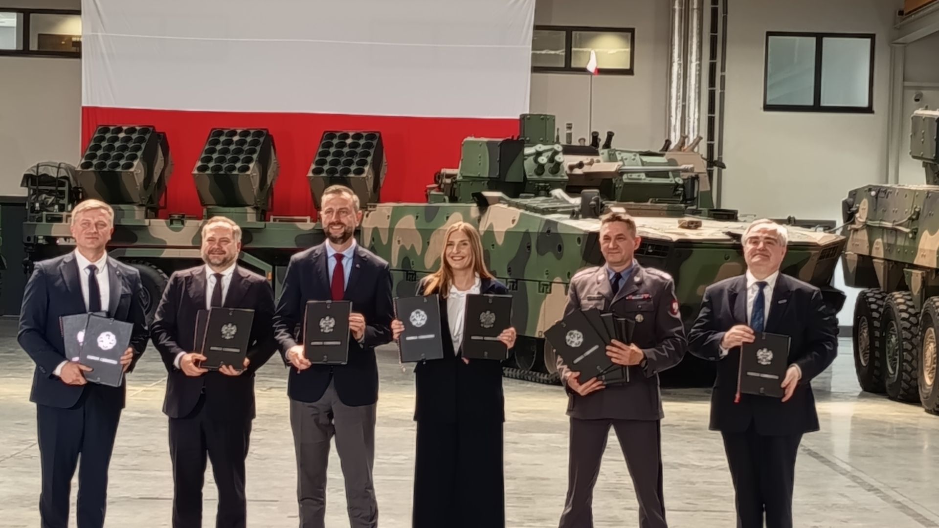 60 miliardów złotych dla polskiego przemysłu zbrojeniowego. Umowy podpisane w Hucie Stalowa Wola - Polskie Radio Rzeszów