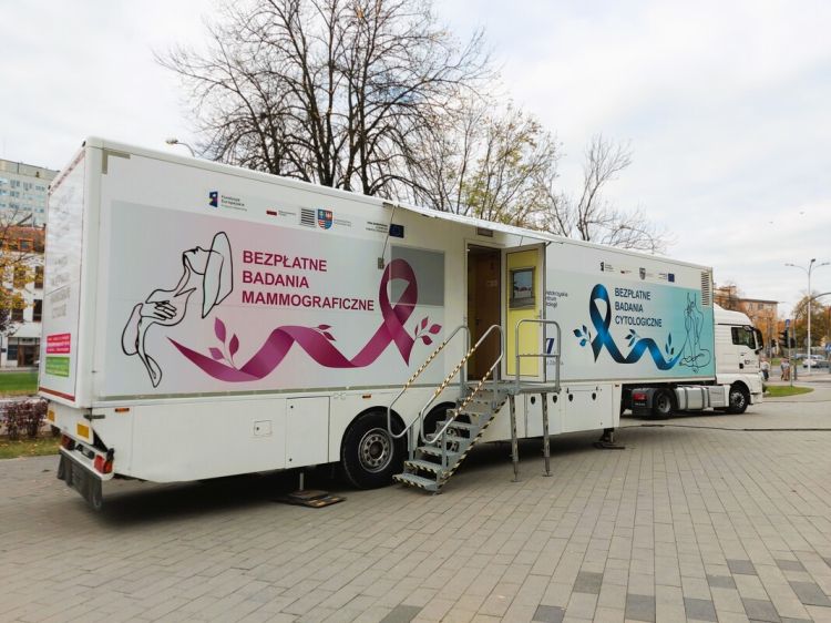 Bezpłatna mammografia i cytologia w powiecie lubaczowskim. Cytomammobus rusza w trasę 1 - Polskie Radio Rzeszów Bezpłatna mammografia i cytologia w powiecie lubaczowskim. Cytomammobus rusza w trasę