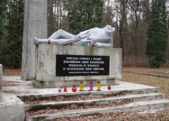 Związek Żołnierzy AK chce zmiany napisu na&nbsp;pomniku Armii Czerwonej w&nbsp;Pustkowie