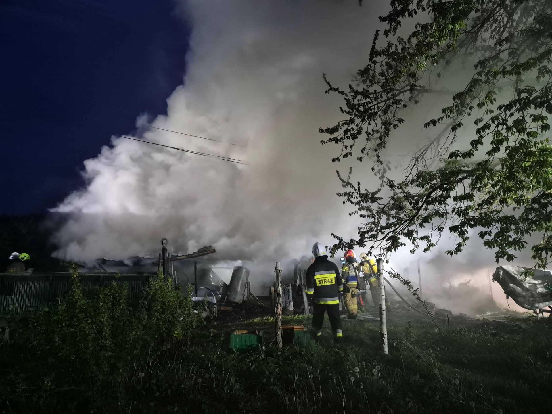 Pożar budynku gospodarczego w Tarnawce. W akcji brało udział 40 strażaków - Polskie Radio Rzeszów