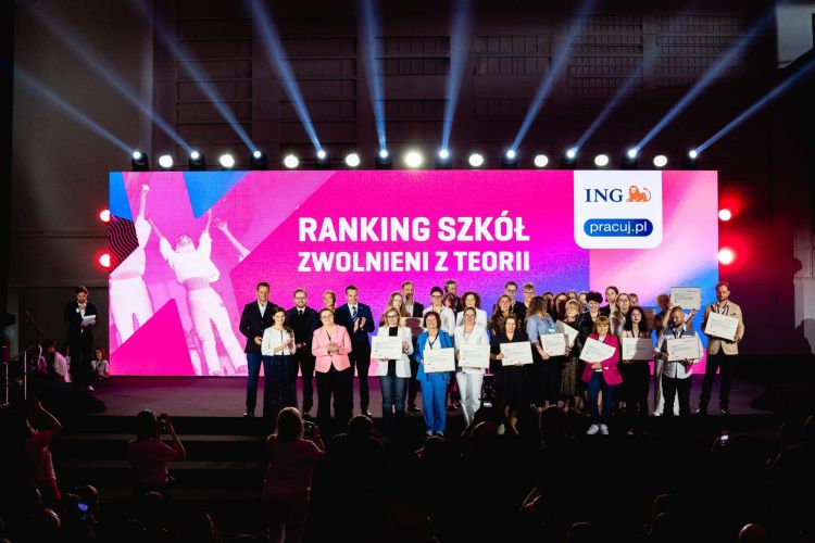 Ranking „Zwolnieni z Teorii”. Uczniowie z Podkarpacia realizowali projekty społeczne 1 - Polskie Radio Rzeszów Ranking „Zwolnieni z Teorii”. Uczniowie z Podkarpacia realizowali projekty społeczne