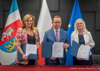 Centrum Medycyny Dziecięcej w Rzeszowie coraz bliżej. Podpisano umowę 4 - Polskie Radio Rzeszów Centrum Medycyny Dziecięcej w Rzeszowie coraz bliżej. Podpisano umowę