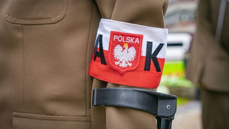 Wieś upamiętni legendarnego cichociemnego. Mural Władysława Ważnego na&nbsp;ścianie szkoły