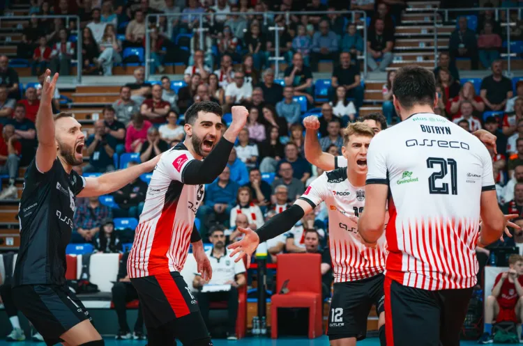 Asseco Resovia nadal walczy o brąz PlusLigi. Rzeszowianie odwrócili losy meczu w Warszawie 1 - Polskie Radio Rzeszów Asseco Resovia nadal walczy o brąz PlusLigi. Rzeszowianie odwrócili losy meczu w Warszawie