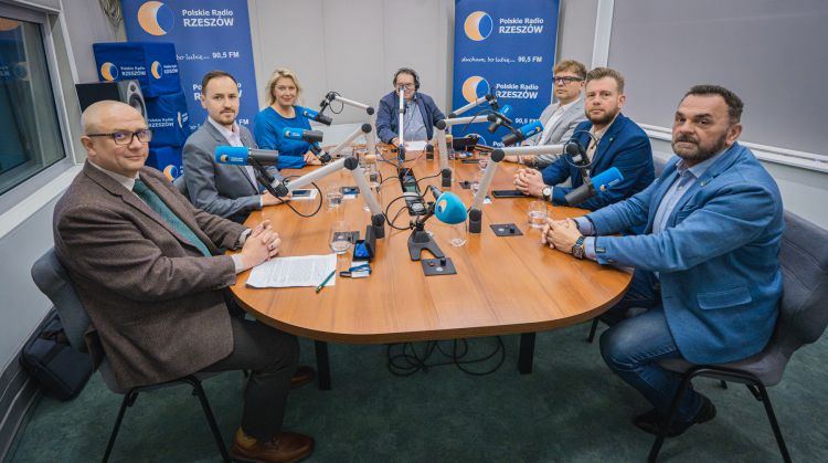 Podkarpacki Panel Polityczny: wojsko, sądy i&nbsp;polityczne napięcia