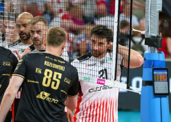 Resovia gra o&nbsp;wszystko! Rozpoczęła się walka o&nbsp;przedłużenie marzeń o&nbsp;brązie PlusLigi [LIVE]
