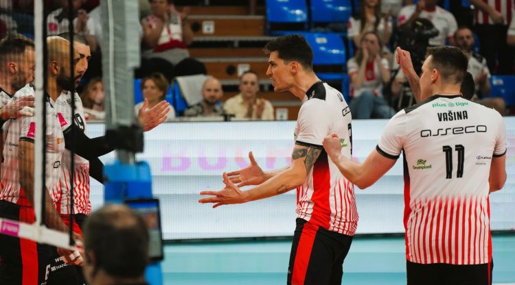 Resovia gra o&nbsp;wszystko! Rozpoczęła się walka o&nbsp;przedłużenie marzeń o&nbsp;brązie PlusLigi [LIVE]