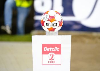 Derby Podkarpacia rozpoczęte. Resovia i&nbsp;Stal grają o&nbsp;ligowe życie [LIVE]