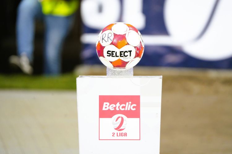 Derby Podkarpacia rozpoczęte. Resovia i&nbsp;Stal grają o&nbsp;ligowe życie [LIVE]