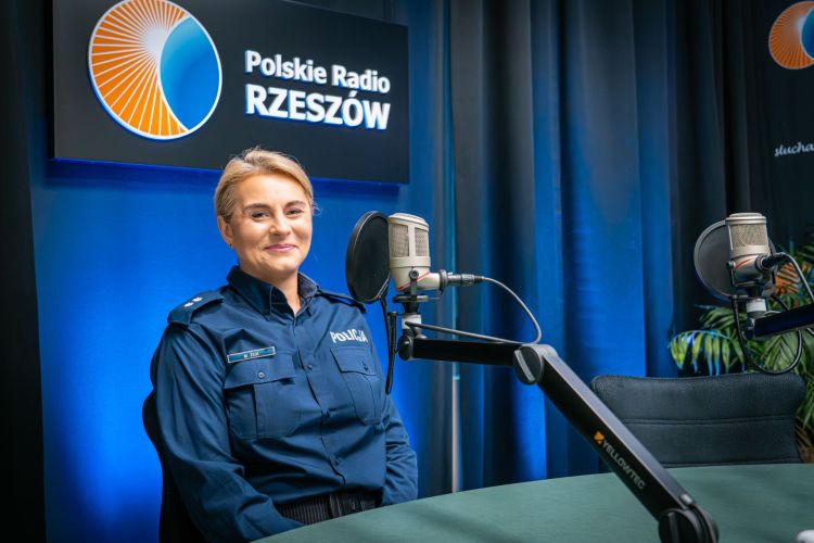 Oszustwa „na policjanta” i „na BLIK-a” wciąż groźne. Policja apeluje o czujność 1 - Polskie Radio Rzeszów Oszustwa „na policjanta” i „na BLIK-a” wciąż groźne. Policja apeluje o czujność