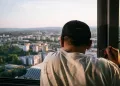Silny wiatr pokrzyżował plany. Skok z&nbsp;wieżowca przełożony