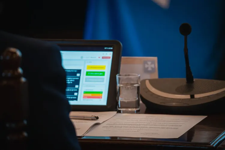 Dwa wnioski przeciwko prezydentowi Rzeszowa. Burzliwa sesja Rady Miasta 1 - Polskie Radio Rzeszów Dwa wnioski przeciwko prezydentowi Rzeszowa. Burzliwa sesja Rady Miasta