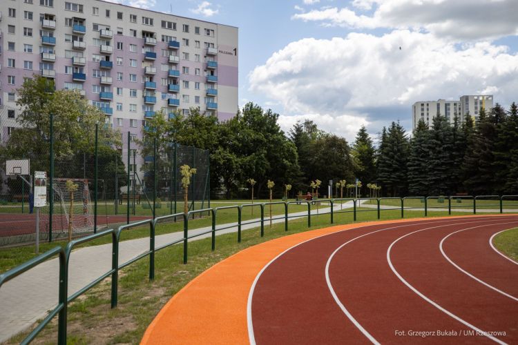 Nowe boiska i&nbsp;tor rolkowy na&nbsp;Nowym Mieście