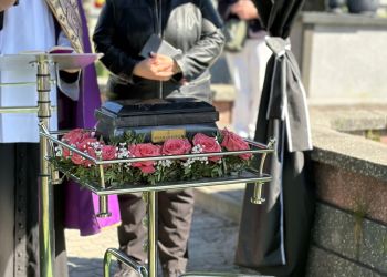 Ostatnie pożegnanie Bogusława Kotuli. Spoczął obok swojego ojca