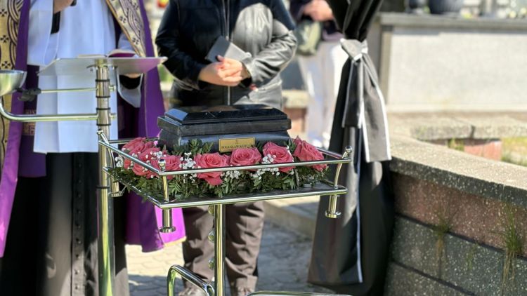 Ostatnie pożegnanie Bogusława Kotuli. Spoczął obok swojego ojca