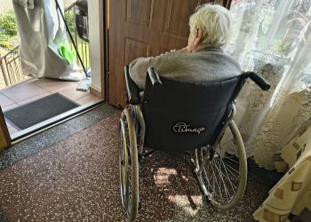 Asystenci pomagają osobom niesamodzielnym. Na&nbsp;Podkarpacie trafiło 90 mln zł