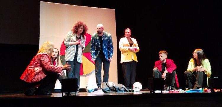 Urzędnicy z Leska na scenie. Grają, by wesprzeć leczenie 8-letniego Maksa 1 - Polskie Radio Rzeszów Urzędnicy z Leska na scenie. Grają, by wesprzeć leczenie 8-letniego Maksa