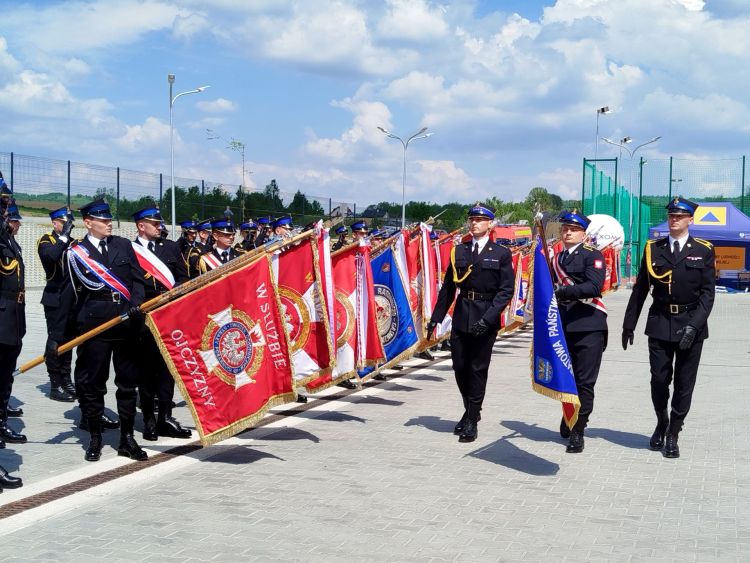 Wojewódzkie Obchody Dnia Strażaka w Brzozowie. Otwarto nową strażnicę PSP 1 - Polskie Radio Rzeszów Wojewódzkie Obchody Dnia Strażaka w Brzozowie. Otwarto nową strażnicę PSP