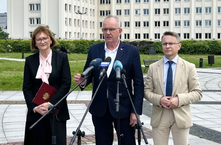 Posłowie PiS pytają o&nbsp;konsolidację szpitali na&nbsp;Podkarpaciu. „Nie ma&nbsp;żadnych konkretów”
