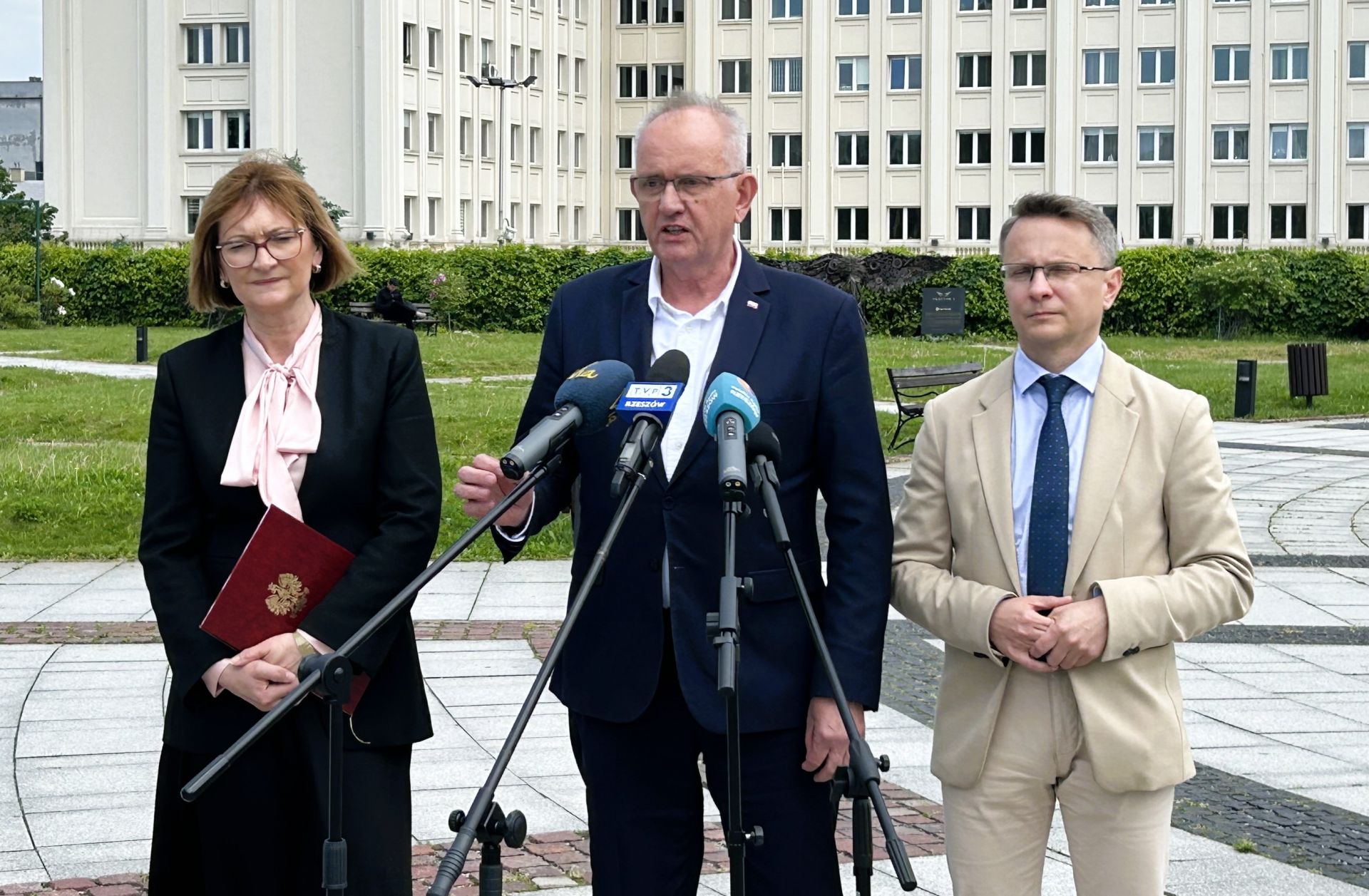 Posłowie PiS pytają o konsolidację szpitali na Podkarpaciu. „Nie ma żadnych konkretów” 6 - Polskie Radio Rzeszów Posłowie PiS pytają o konsolidację szpitali na Podkarpaciu. „Nie ma żadnych konkretów” - Polskie Radio Rzeszów