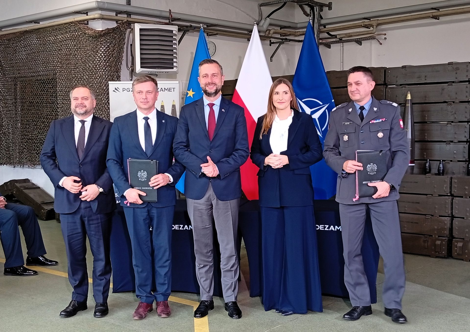 Kontrakty dla polskiego przemysłu zbrojeniowego. Umowy z Dezametem i Hutą Stalowa Wola podpisane - Polskie Radio Rzeszów