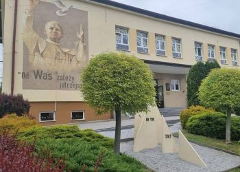 Rodzina Szkół Jana Pawła II&nbsp;spotyka się w&nbsp;Kraczkowej. Jubileuszowy zjazd pod&nbsp;Rzeszowem
