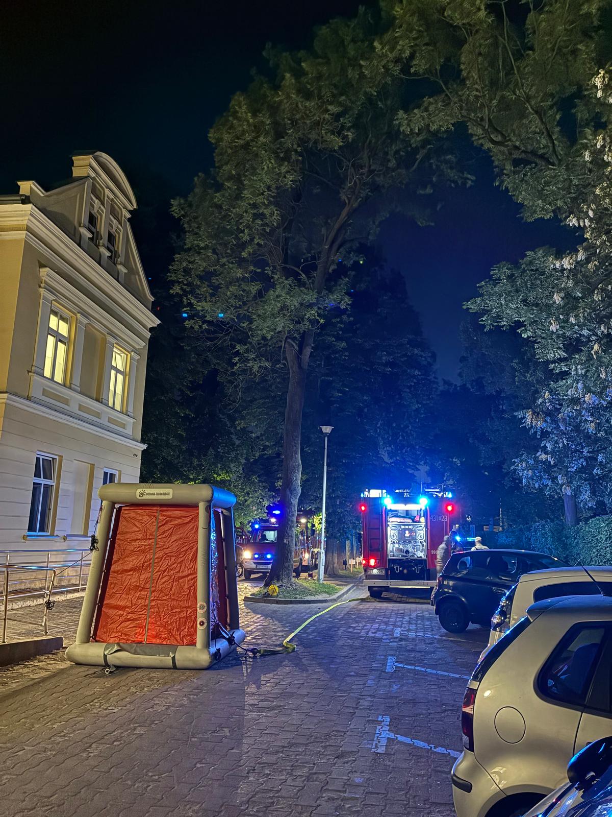 Tragiczne zdarzenie w szpitalu w Jarosławiu. Zmarł pacjent z podejrzeniem zatrucia nieznaną substancją 2 - Polskie Radio Rzeszów Tragiczne zdarzenie w szpitalu w Jarosławiu. Zmarł pacjent z podejrzeniem zatrucia nieznaną substancją - Polskie Radio Rzeszów