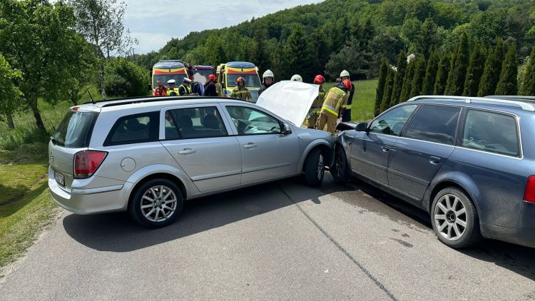 Trzy osoby w&nbsp;szpitalu po&nbsp;zderzeniu samochodów w&nbsp;Grabownicy Starzeńskiej