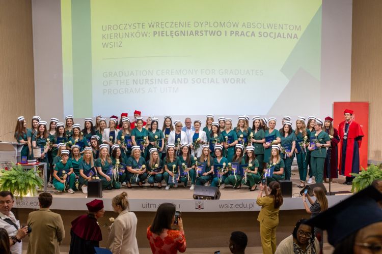 Uroczysta graduacja i ceremonia czepkowania studentów WSIiZ 1 - Polskie Radio Rzeszów Uroczysta graduacja i ceremonia czepkowania studentów WSIiZ