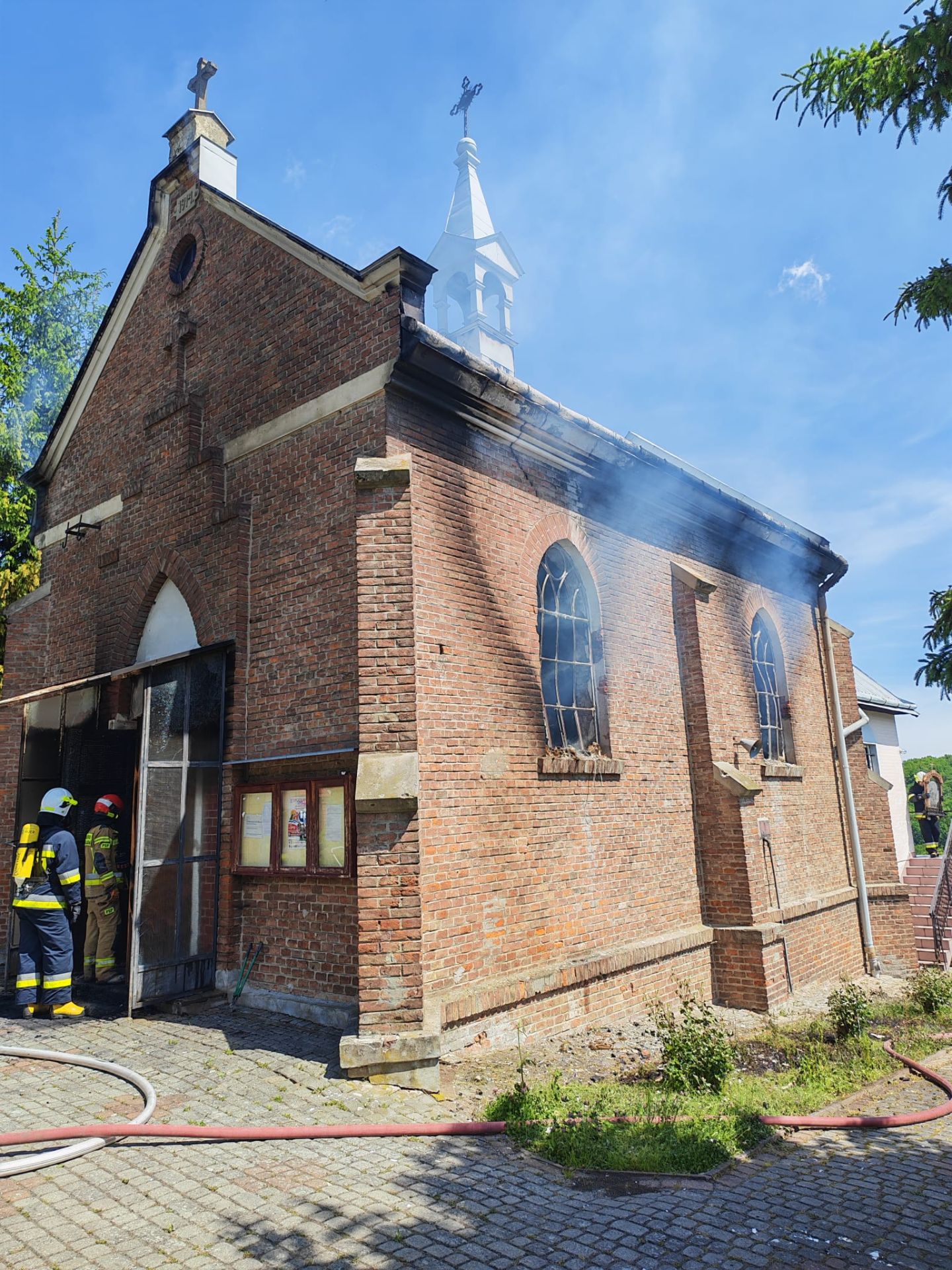 Pożar kościoła w Przemyślu. Ogień strawił wnętrze świątyni 3 - Polskie Radio Rzeszów Pożar kościoła w Przemyślu. Ogień strawił wnętrze świątyni - Polskie Radio Rzeszów