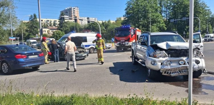 [AKTUALIZACJA] Zderzenie dwóch samochodów w&nbsp;Rzeszowie. Trzy osoby ranne