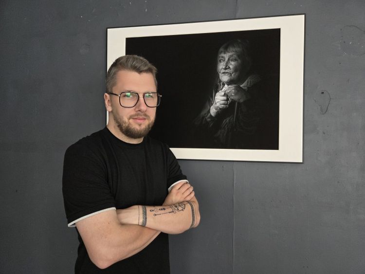 Wystawa Łukasza Kuśnierza „Bez podziału”. Czarno-białe portrety kobiet 1 - Polskie Radio Rzeszów Wystawa Łukasza Kuśnierza „Bez podziału”. Czarno-białe portrety kobiet