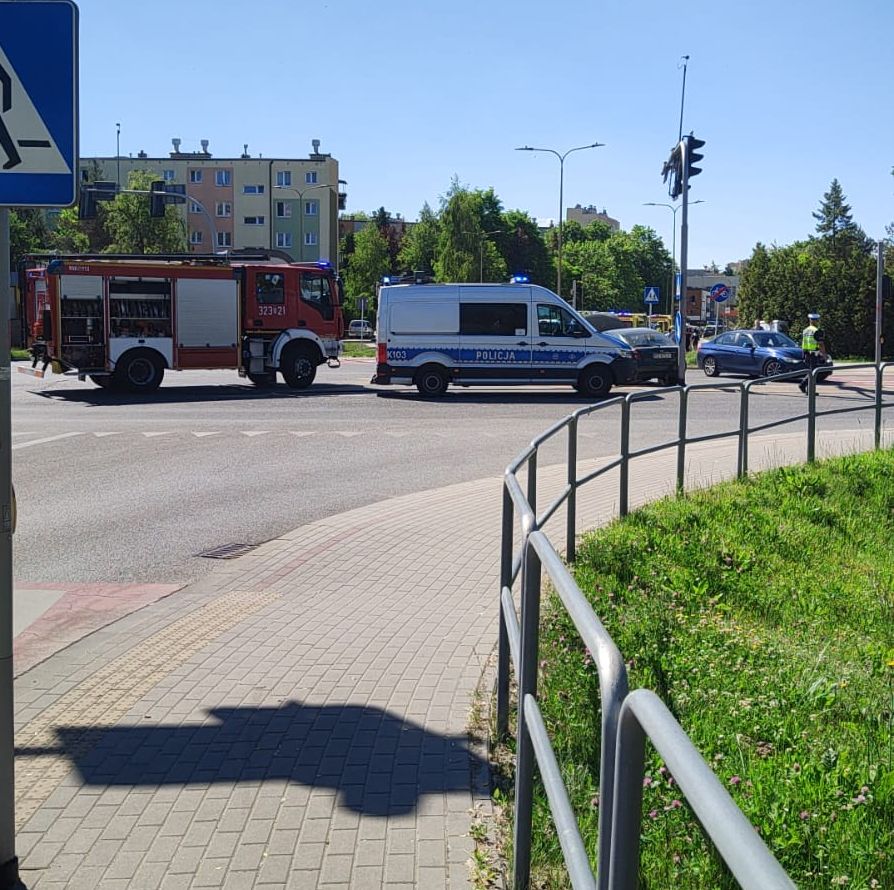 [AKTUALIZACJA] Zderzenie dwóch samochodów w Rzeszowie. Trzy osoby ranne - Polskie Radio Rzeszów