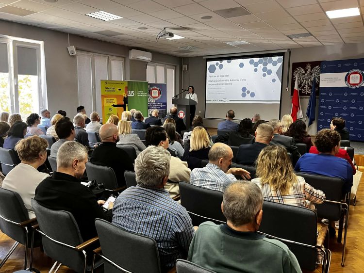 Siedzący tryb życia a&nbsp;zdrowie. Eksperci ZUS o&nbsp;zagrożeniach i&nbsp;profilaktyce