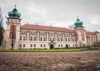 Ułańska tradycja w&nbsp;Łańcucie. Pokazy i&nbsp;turniej w&nbsp;dawnej ujeżdżalni