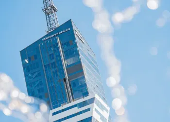 Skok z&nbsp;najwyższego budynku w&nbsp;Rzeszowie przeniesiony na&nbsp;późny wieczór